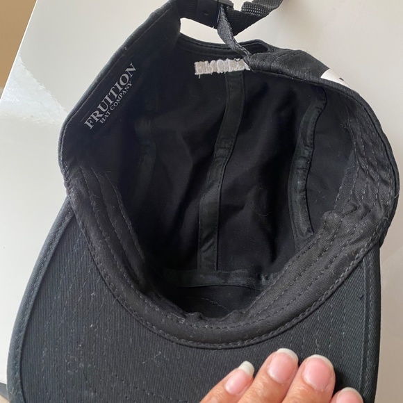 UNISEX - BLACK FRUITION HAT - Picture 6 of 6